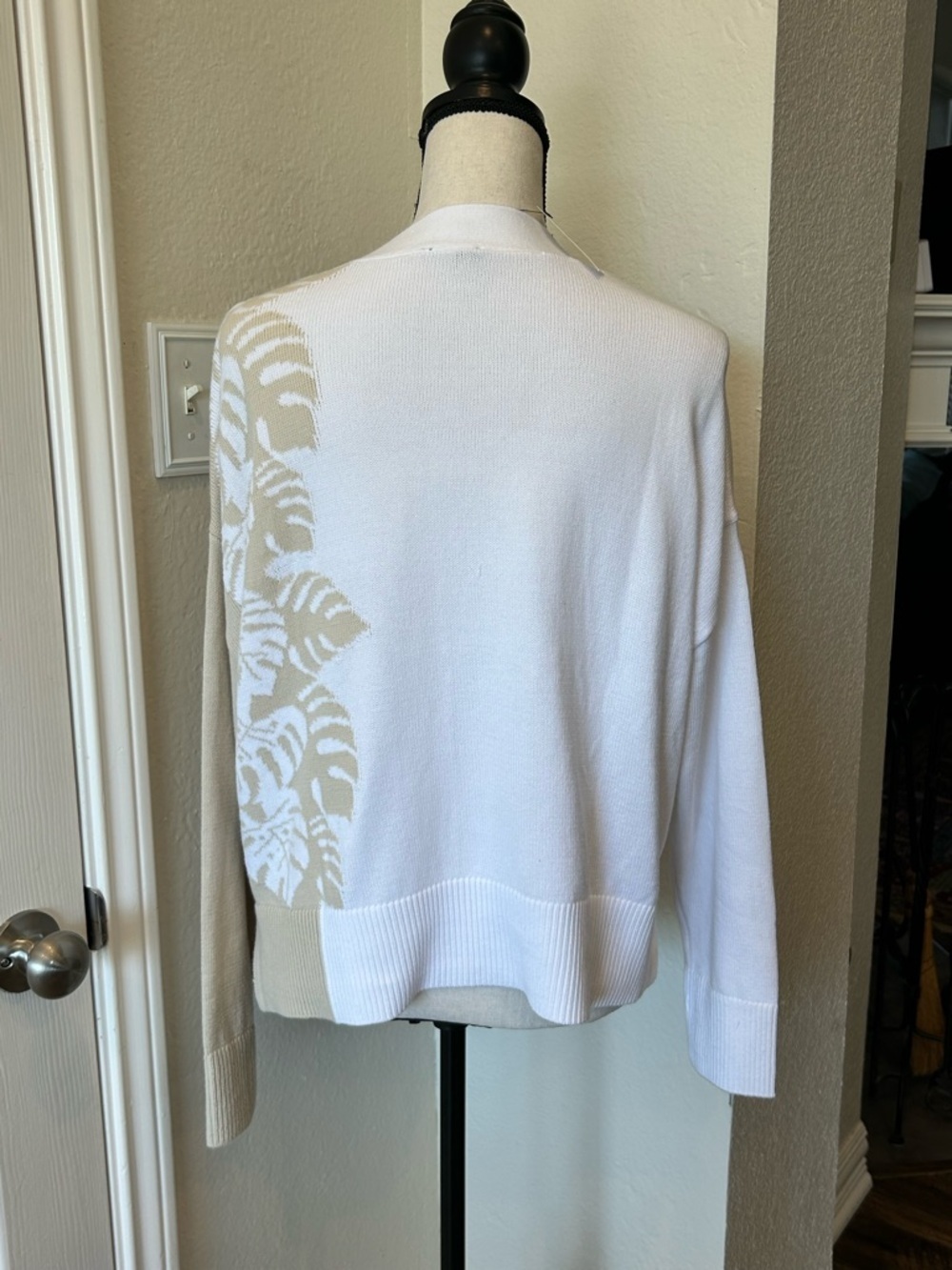 Talbots V-Neck Cardigan Size Large Placed Leaf Pattern - Picture 6 of 16